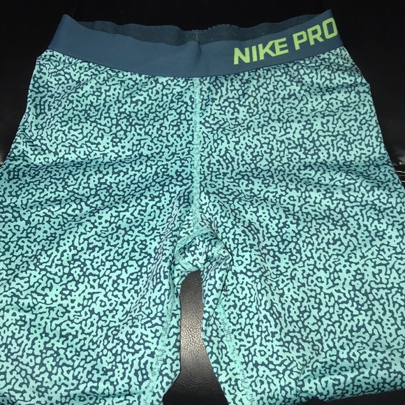 Nike Pants - Nike Pro Capri’s